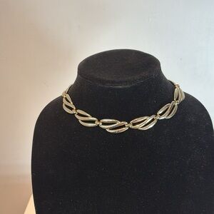 Vintage Monet light gold tone choker style necklace 14”-17”